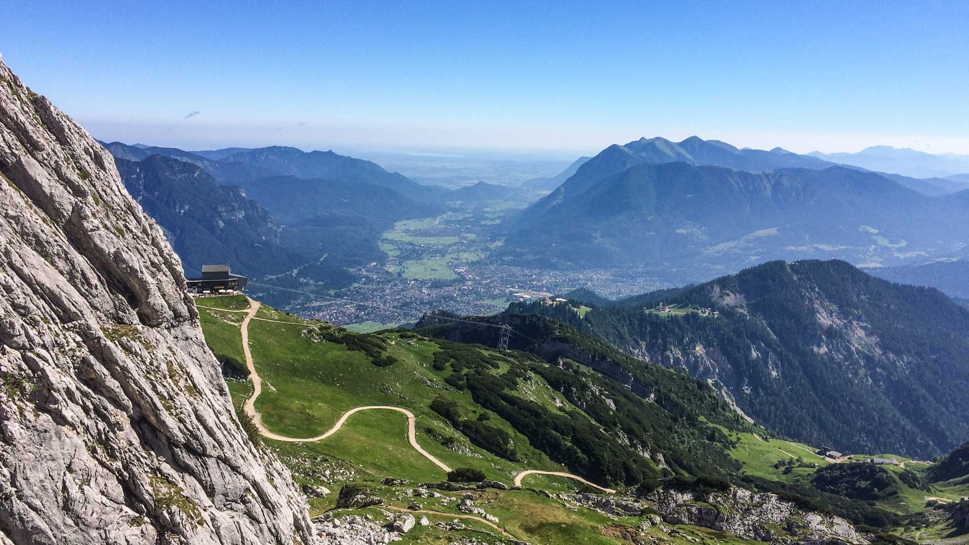 alpspitze-klettersteig-ueber-garmisch-partenkirchen.jpg alpspitze-klettersteig-ueber-garmisch-partenkirchen.jpg