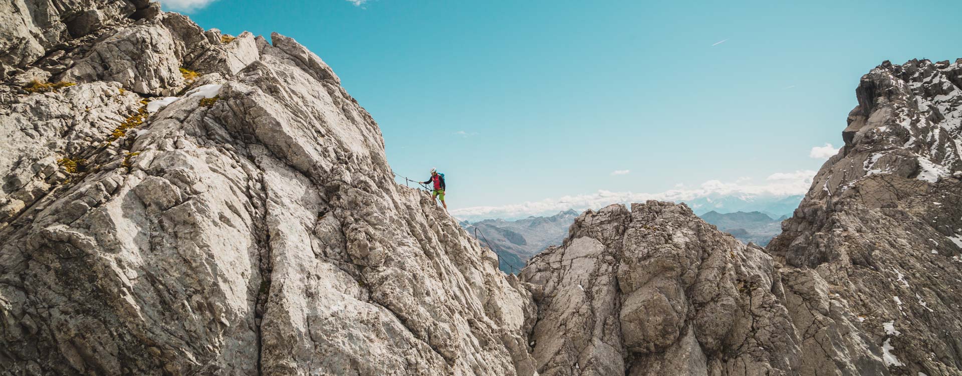 auf-der-watzmannueberschreitung-gefuehrt-von-einem-bergfuehrer.jpg auf-der-watzmannueberschreitung-gefuehrt-von-einem-bergfuehrer.jpg