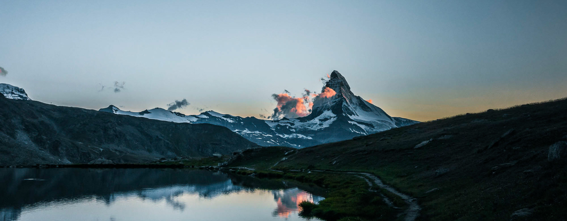 das-matterhorn-im-wallis-auf-der-wandertour-rund-um-zermatt das-matterhorn-im-wallis-auf-der-wandertour-rund-um-zermatt
