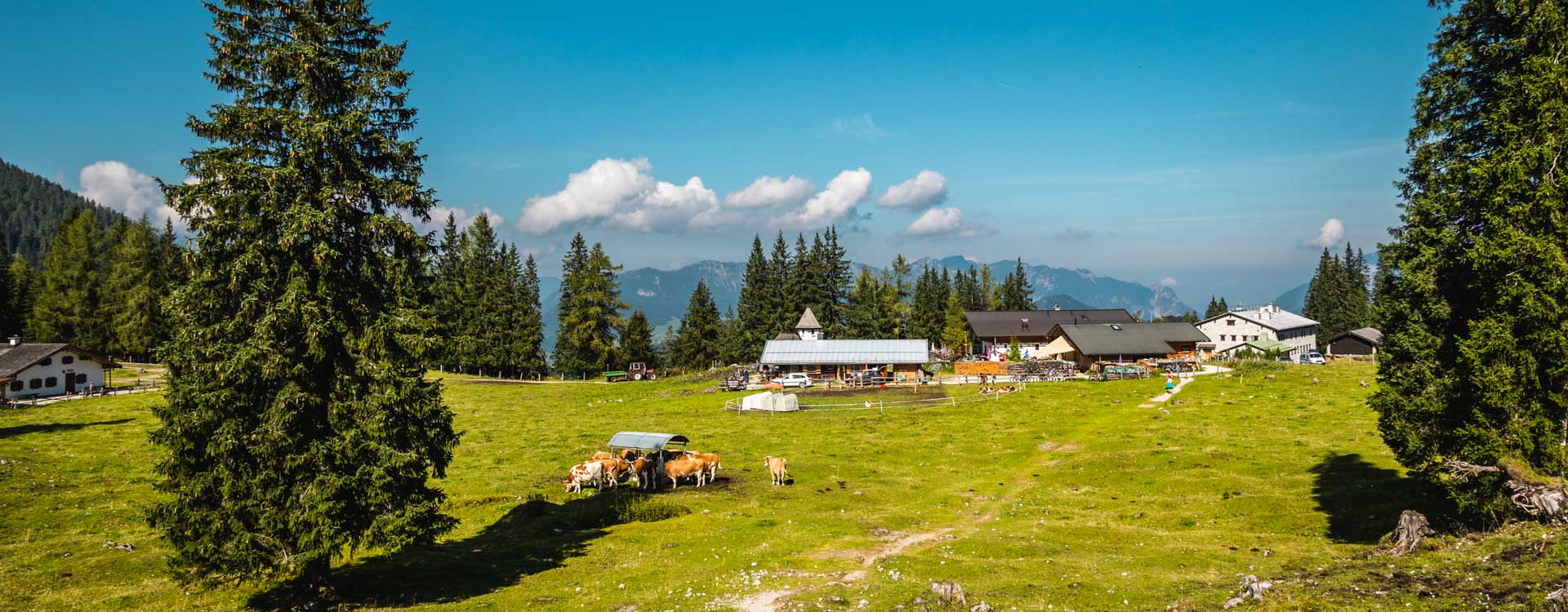 die-kuehroint-alm-unter-dem-watzmann-kar.jpg die-kuehroint-alm-unter-dem-watzmann-kar.jpg