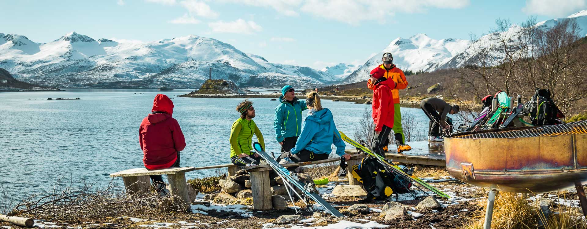 Pause am Meer bei der Skitouren Woche Lofoten in Norwegen Pause am Meer bei der Skitouren Woche Lofoten in Norwegen